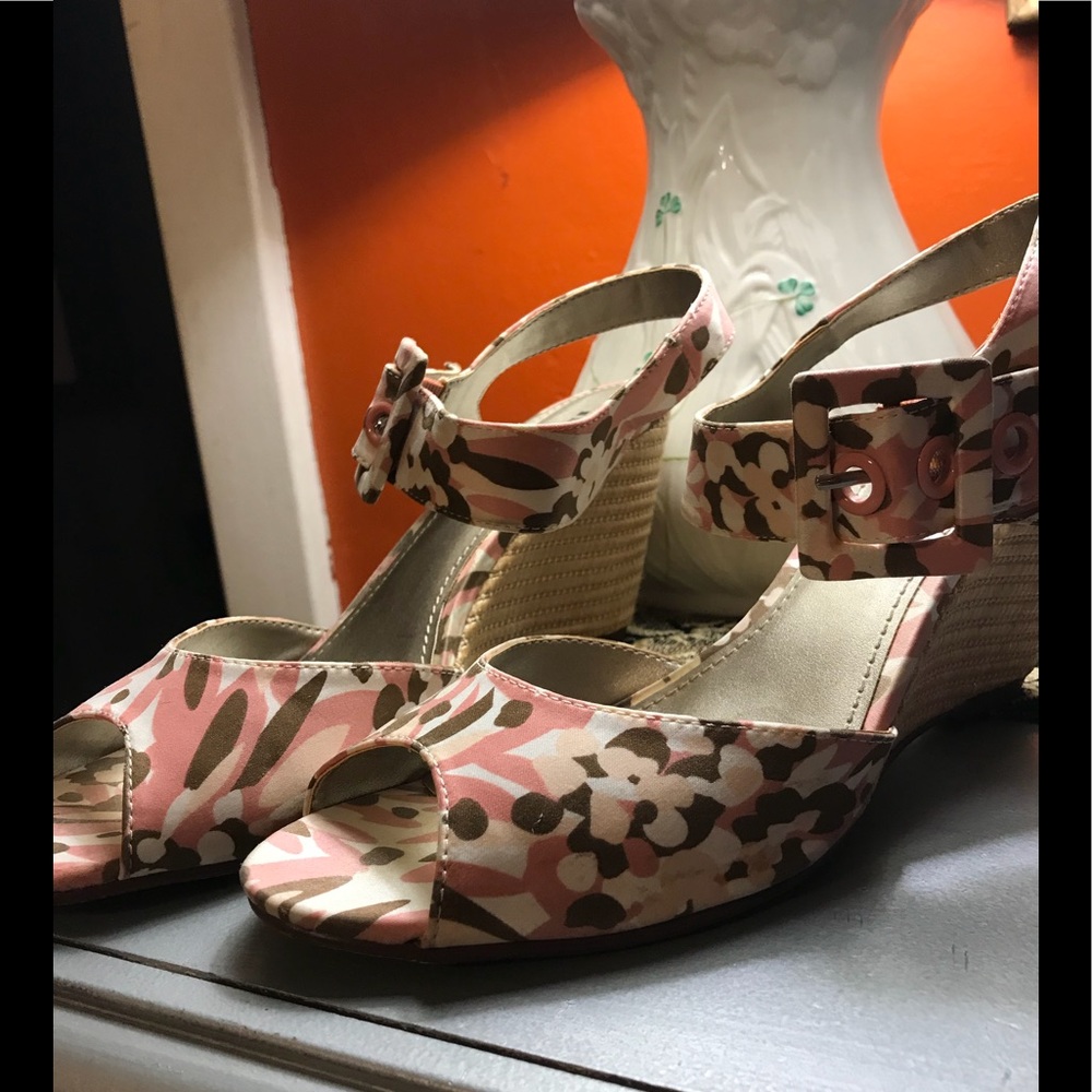 Apt 9 wedge shoe 